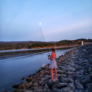 We're gonna call it getting snagged in the dark cause that's all Jojo did! Like he's a professional at snagging sh**!
#lake #lakelife #fishing #snagged #jammies #bassfishing #noluck #california #memories #instagood #photooftheday #night #moon #outdoors #optoutside