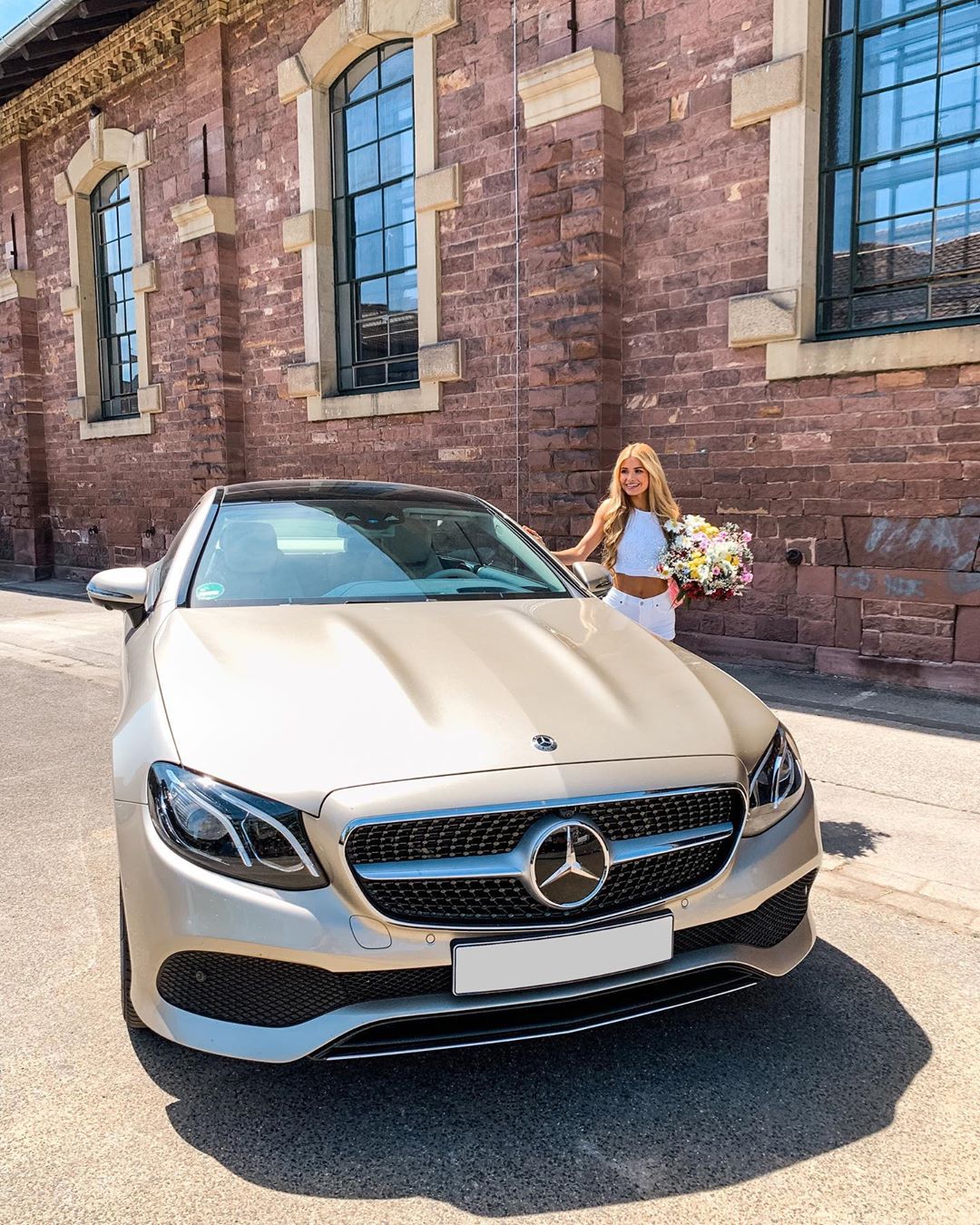 Sunny greetings from the dynamic duo @pamela_rf and her Mercedes-Benz E-Class Coupé.  #MercedesBenz #EClass #PamelaReif #EClassCoupe #Sunshine #Car #Carsofinstagram #instacar  via @mb_stuttgart