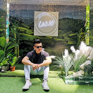 The sun does not shine for a few trees and flowers, but for the wide world’s joy
.
.
.
.
.
.
.
#Malaysia #kualalumpur #instatravel #instaholiday #instapic #goodbyelongweekend #tree #plant #sun #green #grass #ootd