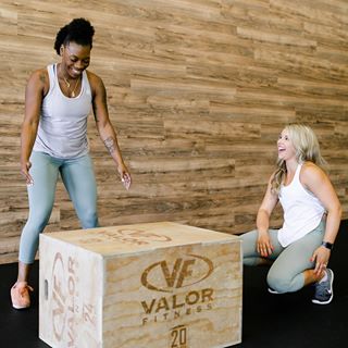 Goal for the day: laugh, smile, and have a whole lot of fun 🥰
.
Working out doesn’t have to be a drag!
