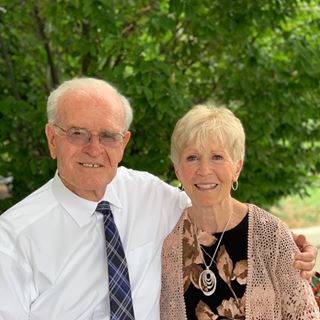 That’s my mom, she’s going to be 79 in a few months. That’s her big brother, he’s 81 today. Right after this photo they started showing each other the teeth they’ve lost
.
.
.
#bigbrother #teeth #family