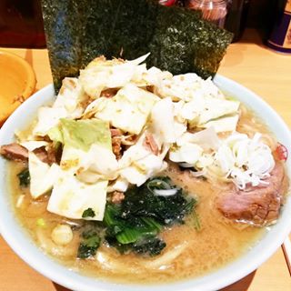 ラーメンに薬味ねぎマシ
キャベチャーのせちゃった
#キャベチャー #ライス無料
#貫徹家 #横浜家系ラーメン #葵区 #静岡市 #家系 #IEK #家系ラーメン #家系ラーメンは飯のおかず
#豚骨らーめん #豚骨ラーメン
#ラーメン #ラーメン部 #ラーメン倶楽部 #らーめん倶楽部 #ラーメン好き #ラーメンインスタグラマー #ラーメンパトロール #麺スタグラム #noodle #noodles #noodlelover #instanoodle #instanoodles #food #foodstagram #foodasia #japan #ramen