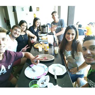 #Churrasco entre #Amigos 
.
Chique é ser feliz. 
Elegante é ser honesto. 
Bonito é ser caridoso. 
Sábio é saber ser grato. 
O resto é inversão de valores.
#BoraPraCima 
#Gratidão 
#ObrigadoDeus