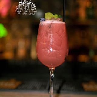 Looking for a way to spice up your weekdays? Visit us! Check out the Purple Reign! It’s my personal favorite ️
•
•
•
•
#dallas #cocktails #bars #barstellar #stellarweekdays #stellardrinks