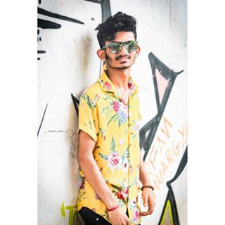  Zane wali koh rokhotah nahi  Aane wali koh dekhtah nahi@_.baddest_buddy_.o0 Hu baby .. Kiske samne jhukta nahi 
•
•
•
•#followme #likeforlikes #friends #friday #sexxiness #nationalboyfriendday #strangerthings #say #boomdabash #baddestbuddy