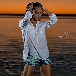 I absolutely love the #sunsets in the #fall. The #colors are a mix of #vibrant #warmtones. Enjoying a #pease and #tranquility moment during a #yoga shoot with the absolutely #gorgeous #mermaid @lisamarietink | #: @jpricephoto. #jpricephoto #nikonusa #profotoglobal #profotousa #nightshoot #nightphotography #namaste #lakeshoot #sunset  #watershoot #natureshoot #urbanlandscape #yogaposes #yogaphotography #yogapose #beautifulsunset #wet #wetshoot #meetmeatthelake wetskin