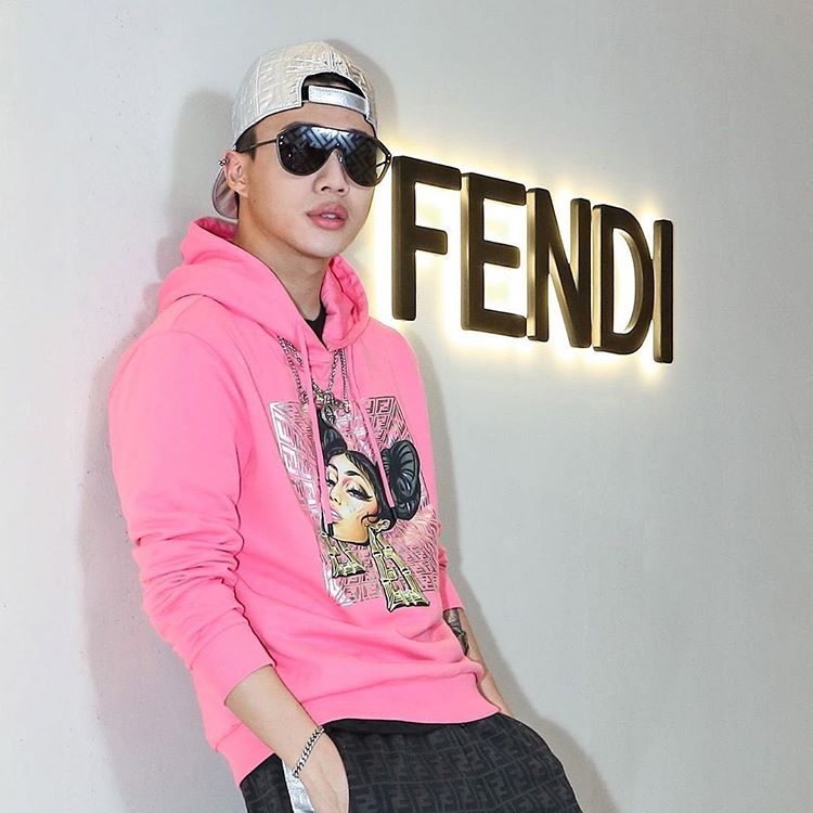 The video had me like 🤯. Cuz when he said Ayo Vogue I didn’t see him switching it up like that. Shout out to TAIWAN 🇹🇼 ️‼️ #Ozi #FendiPrintsOn @fendi