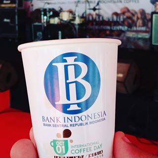 Nambah Koleksi PC
.
Rekor MURI Seduh Kopi 3000 cangkir
Dalam acara International Coffee Day sekaligus ajang festival kopi seluruh Indonesia.
.
01 - 04 Oktober 2019
Jambi Indonesia 🇮🇩
.
.
#papercupcoffee #papercup #coffee #rekormuri #kopijambiuntukdunia #kopijambi #kopikerinci #kopijangkat #robustacoffee #arabicacoffee #liberica #libericacoffee @0741coffee #coffeeart #coffeeholic #barista #baristaindonesia #internationalcoffeeday @galeri_jambi #bankindonesia #pemprovjambi #jambiupdate #jambihits