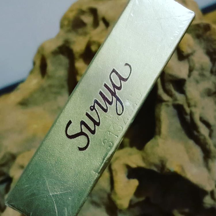 *****SURYA (Merah)*****
.
SKM
RF
NON PHW
FLIP TOP BOX
CUKAI 2014 Rp 14.500
16 btg
SEAL
.
.
TAR 31 mg
Nicotine 2.2 mg
.
.
PT Gudang Garam Tbk.
Kediri, Indonesia 🇮🇩
.
.
#rokok #rokokindonesia #kretek #kretekindonesia #kretekusindonesia #tembakau #collectibles #ciggarettes #surya #koleksirokok #kediri #jawatimur