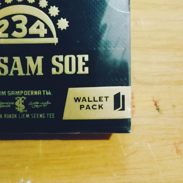 Limited Edition
*****DJI SAM SOE (2️⃣3️⃣4️⃣)*****
SUPER PREMIUM
.
SKT - Sigaret Kretek Tangan
RNF - Rokok Non Filter
12 btg
PHW
Cukai 2018 Rp 17.625
Walet Pack
Seal
.
.
TAR 39 mg
Nicotin 2.3 mg
.
.
PT HM Sampoerna Tbk, 
Pabrik Rokok Liem Seeng Tee
Surabaya
Indonesia 🇮🇩
.
.
.
#rokokindonesia #rokok #kretekindonesia #kretek #sampoernakretek #djisamsoe #hmsampoerna @insidesampoerna #tembakau @komunitaskretek @rokok.indonesia #collectibles #smokers #ciggarettes #surabaya #jawatimur